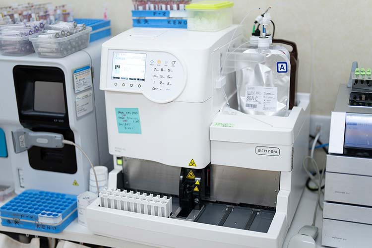 血液検査機器（HbA1c・グルコース）